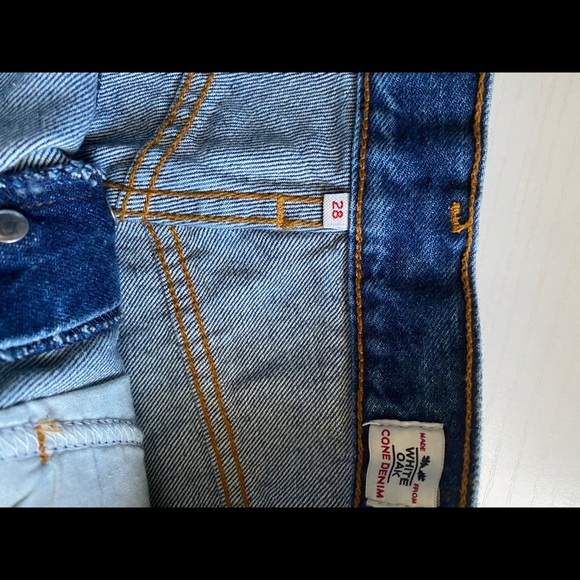LEVIS SHORTS SIZE 28 - Picture 2 of 3